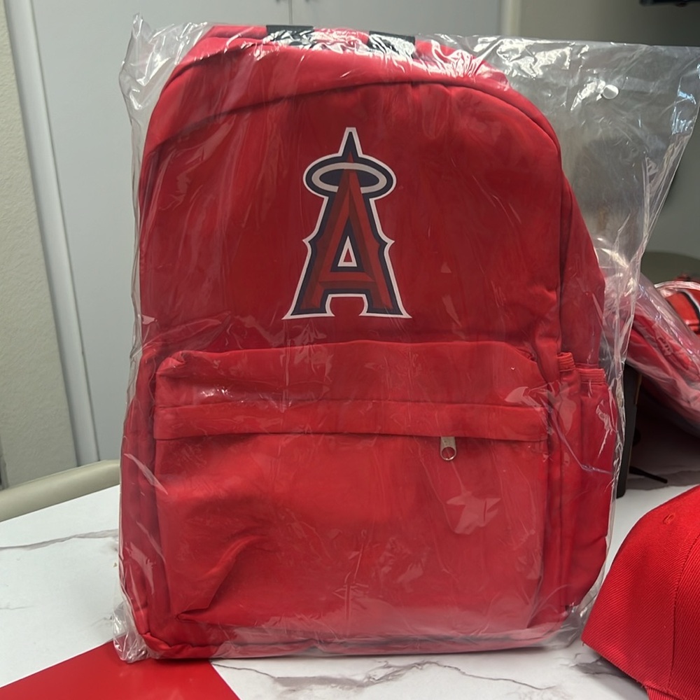 Angels Backpack Folder & Baseball cap - Picture 2 of 7